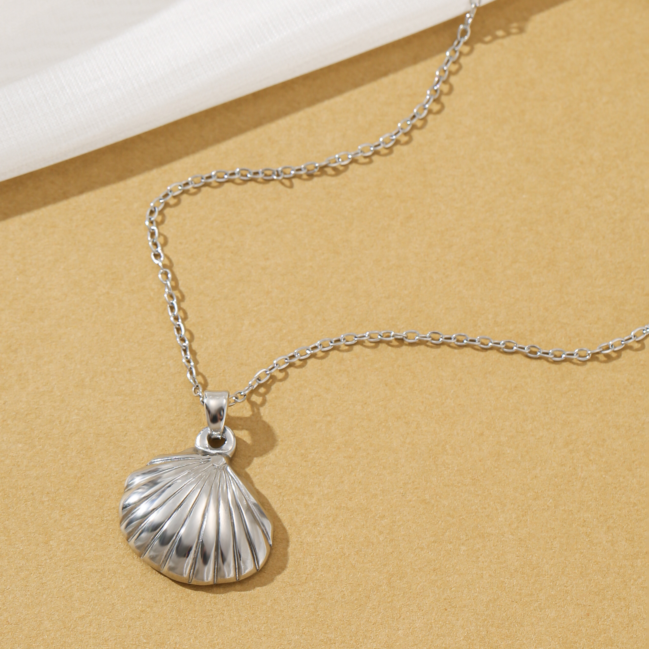 Women's Shell-Shaped Stainless Steel Necklace for Beach Vacations